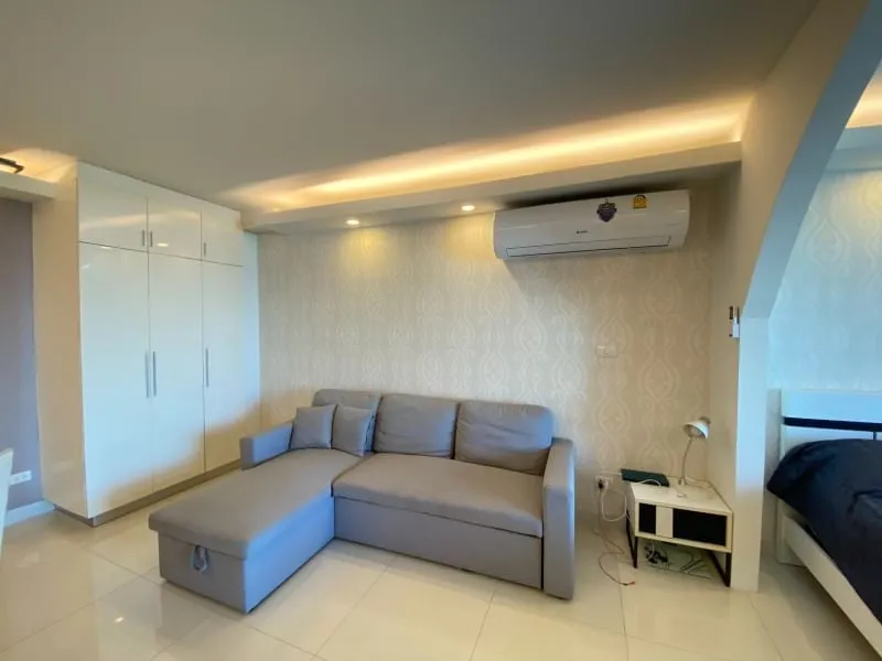 Studio apartment in Pattaya — photo 1