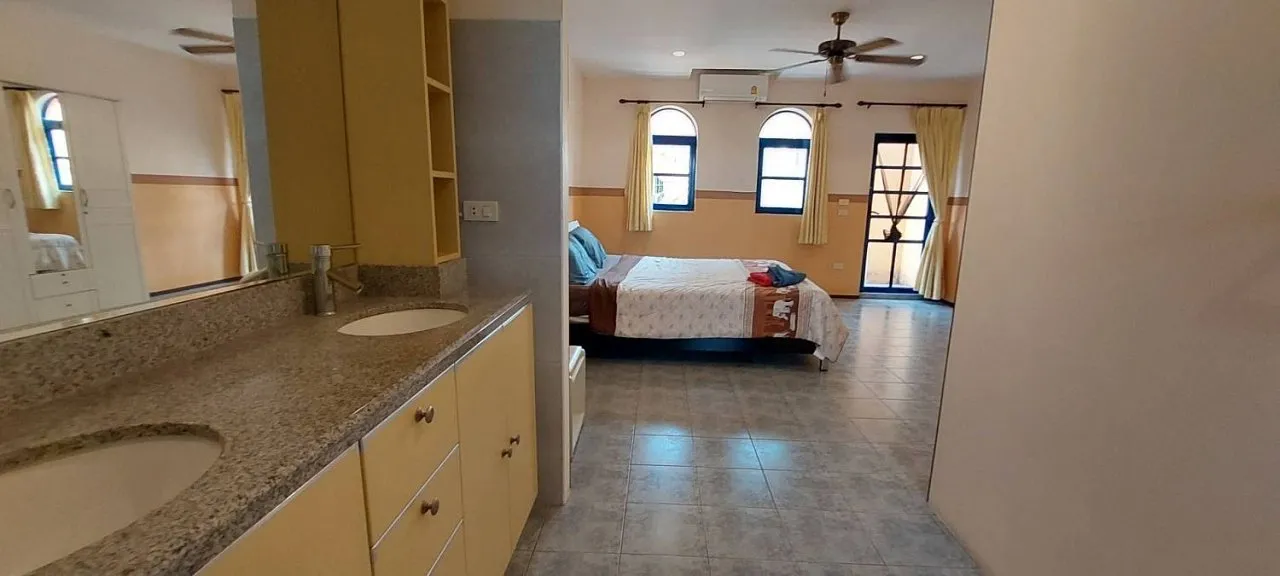 Commercial property, 1040 m² in Pattaya — photo 14