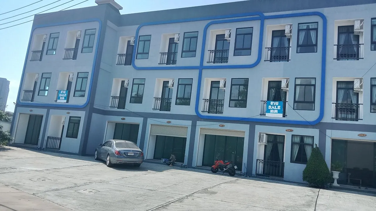 Commercial property, 1400 m² in Pattaya — photo 1