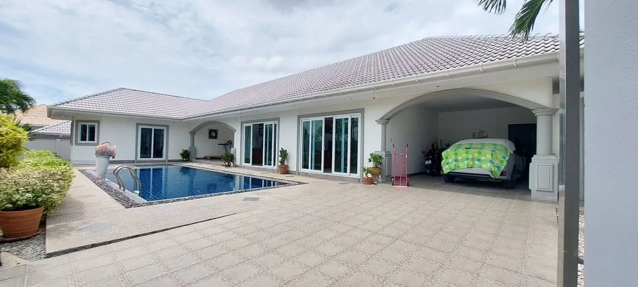 House or villa, 285 m² in Pattaya — photo 1