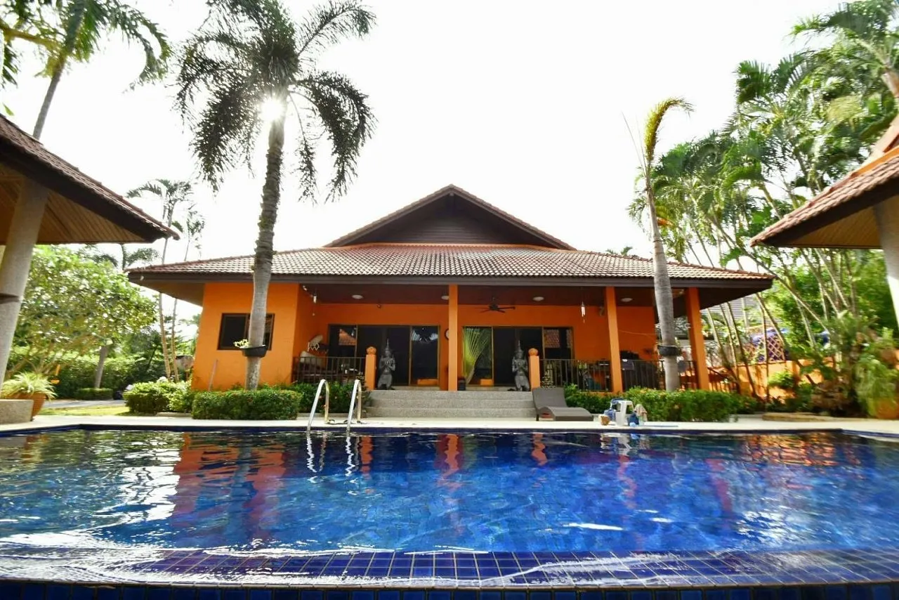 House or villa, 1600 m² in Phuket — photo 1